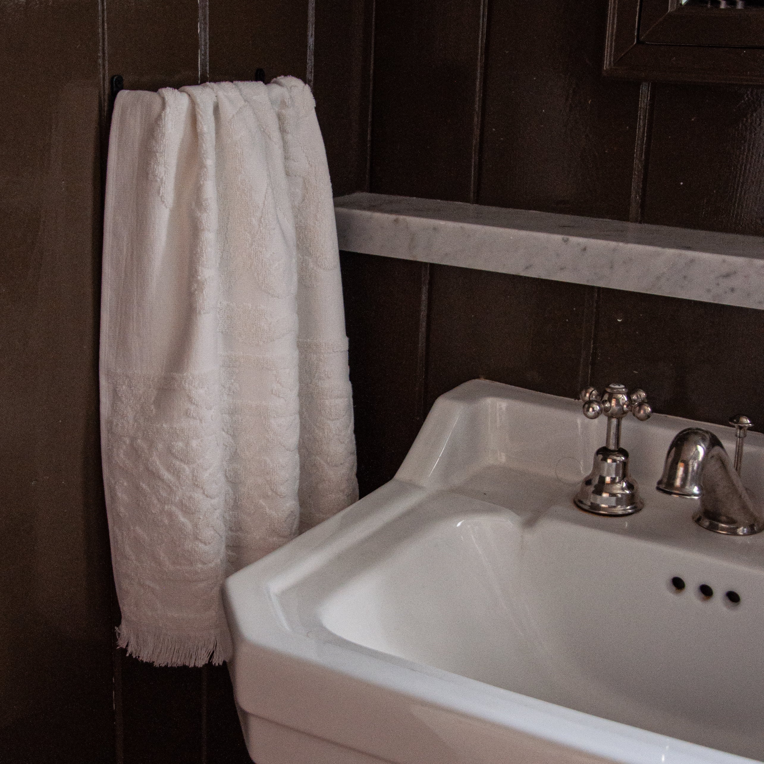 Classic Hand Towel, Snow